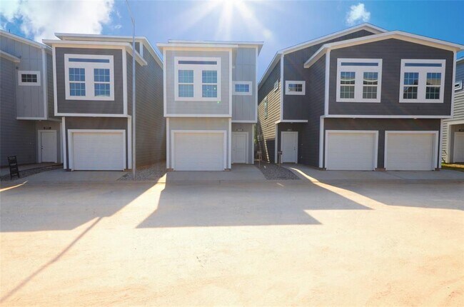 Building Photo - 18825 Luminescent Ln