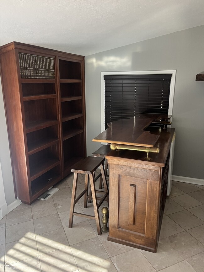 Building Photo - 1480 E 71st St