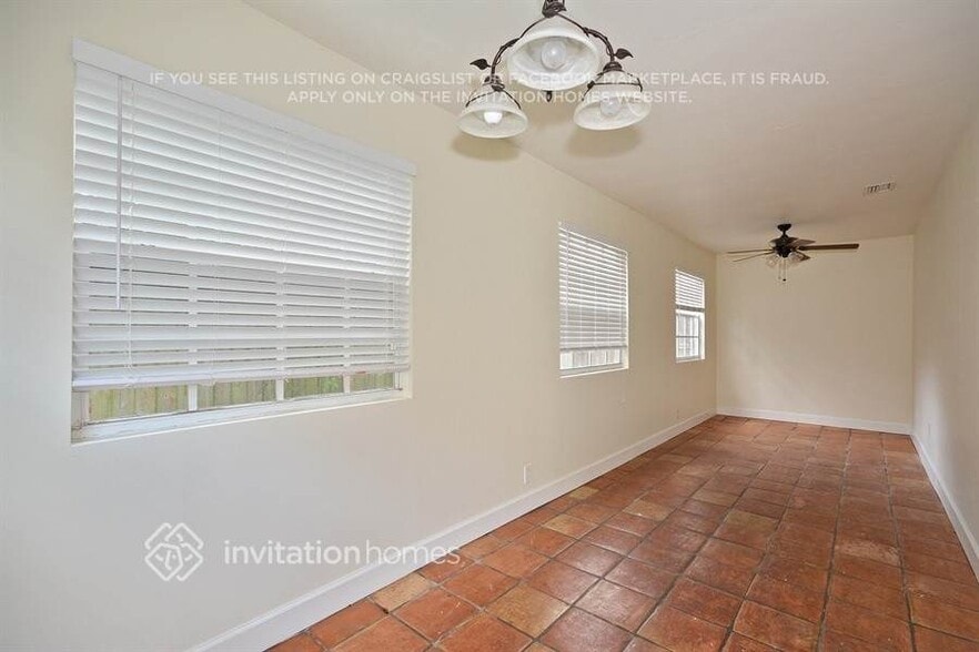 Building Photo - 7602 NW 40th St