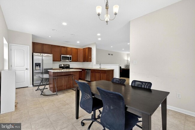 Building Photo - 48 Munro Rd