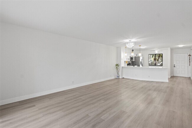 Building Photo - 2232 N Cypress Bend Dr