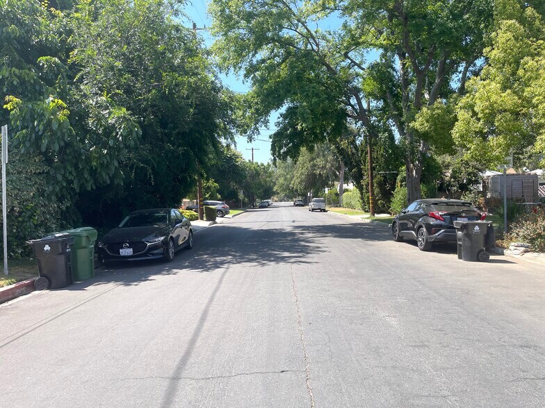 Neighborhood - 5457 Beck Ave