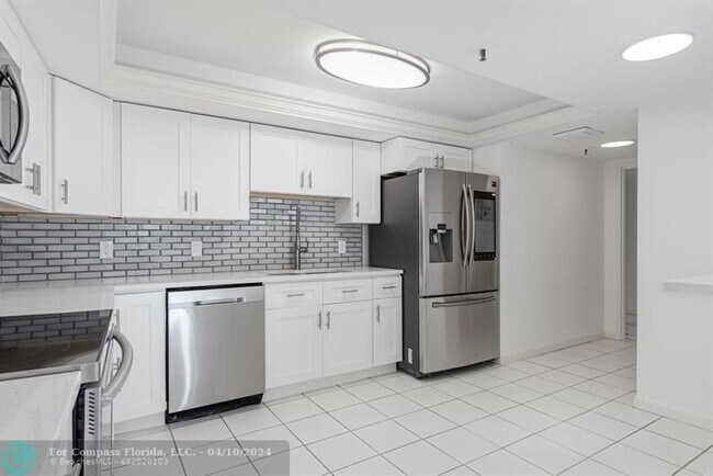 Building Photo - 2480 Presidential Way