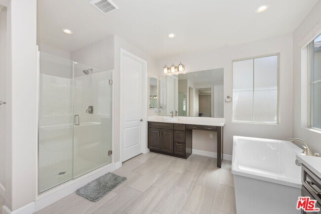 Building Photo - 24236 W Stone Bend Ln