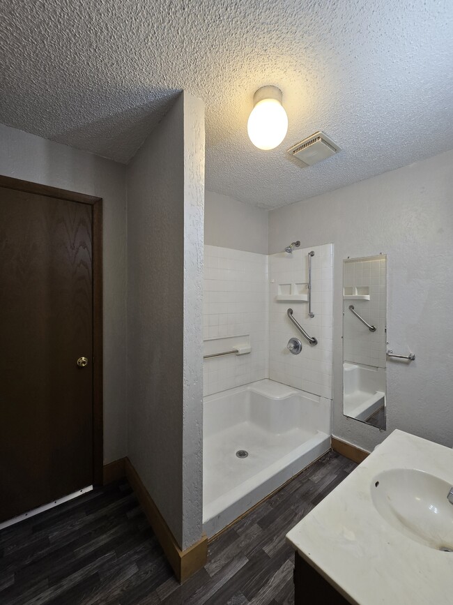 Building Photo - 714 S Fabrique Dr