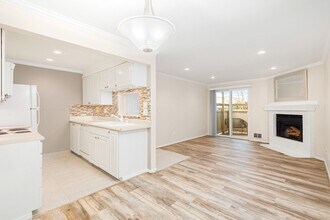 Building Photo - Beautifully updated Ground Floor 2 Bedroom...