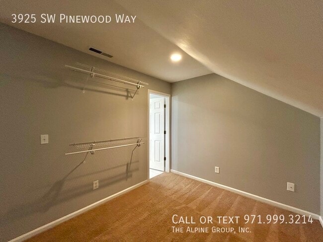 Building Photo - 3925 SW Pinewood Way
