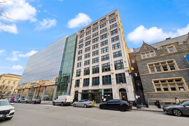 Building Photo - Fully Furnished Designer Loft with Parking & Monument Views!