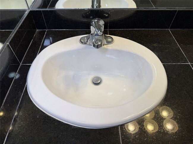 Building Photo - 3636 Lake St