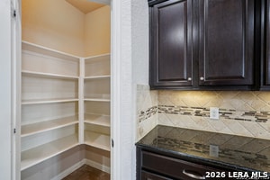 Building Photo - 707 Gold Beauty