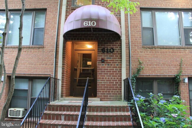 Primary Photo - 610 Kennebec Ave