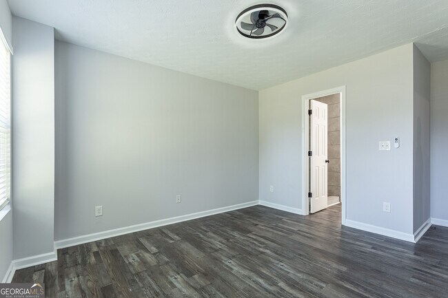 Building Photo - 2 Belmont Park Dr