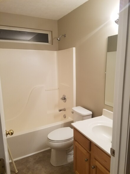 Building Photo - 401 Cricket Ln