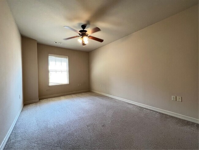 Building Photo - 1777 N Chestnut Ave