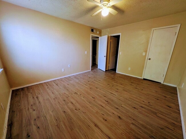 Building Photo - 2 bed, 1.5 bath condo in Norman, OK with c...