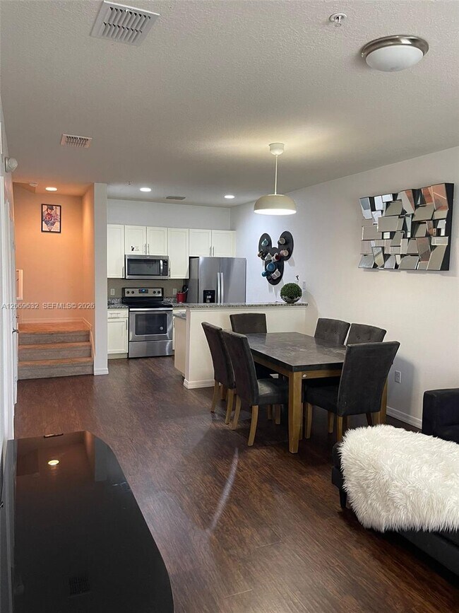 Building Photo - 3202 Cupid Pl