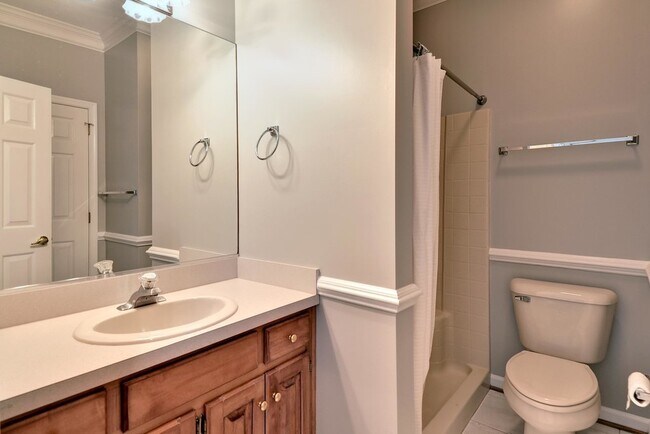 Building Photo - Updated & Spacious Home in Wythe Creek Farms