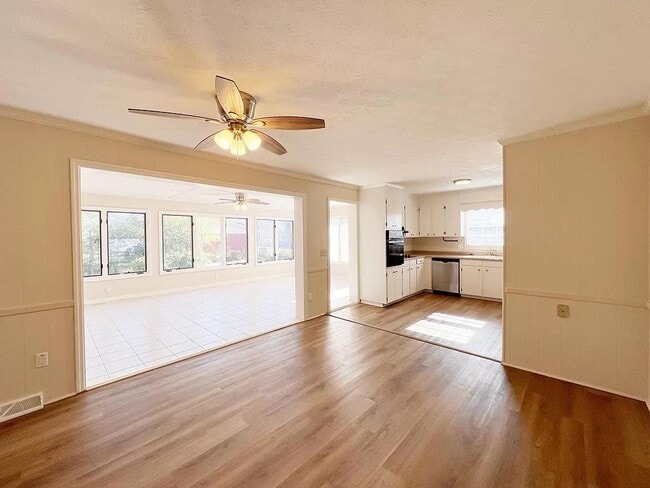 Building Photo - 102 Woodcliff Ct