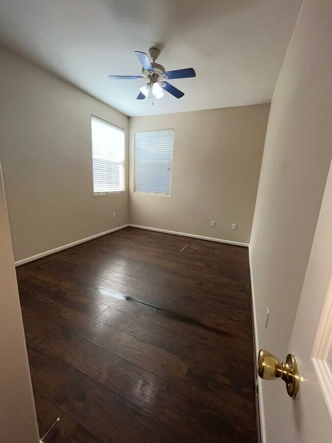 Building Photo - Charming 4BR/3BA/1921SF - Tenant Pays $175...