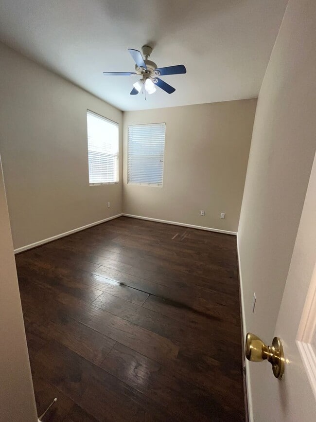 Building Photo - Charming 4BR/3BA/1921SF - Tenant Pays $195...