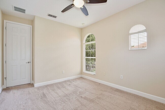 Building Photo - Stylish and Spacious 3/2.5 Townhome with Premium Features and Community Pools
