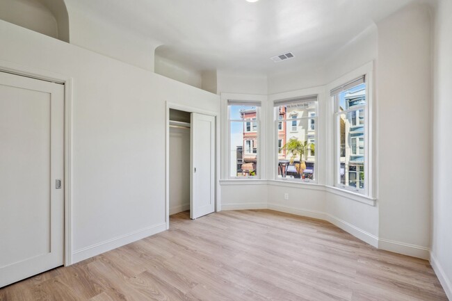 Building Photo - 530-532 Castro Street