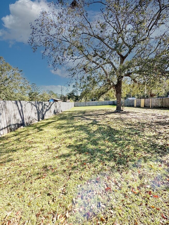 Building Photo - 1526 Woodcrest Cir