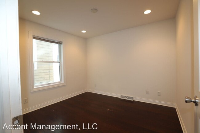 Building Photo - 5 br, 2 bath House - 2021 Monroe St