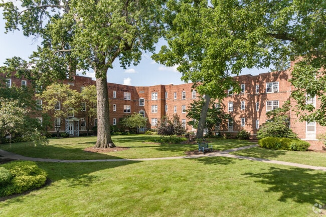 Courtyard - Clifton Cove