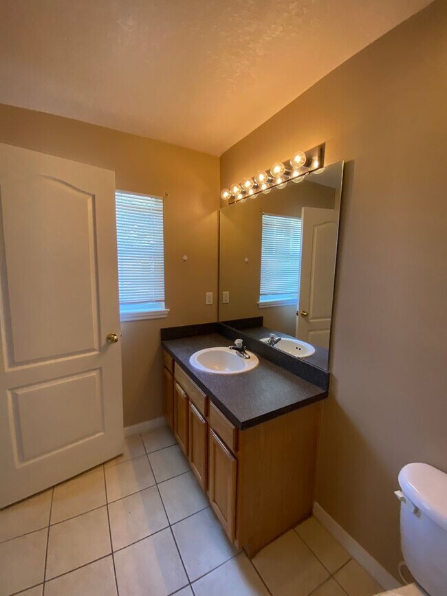 Building Photo - Pool Home for Rent