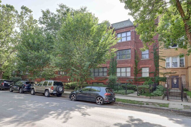 Building Photo - 6620 N Ashland Ave