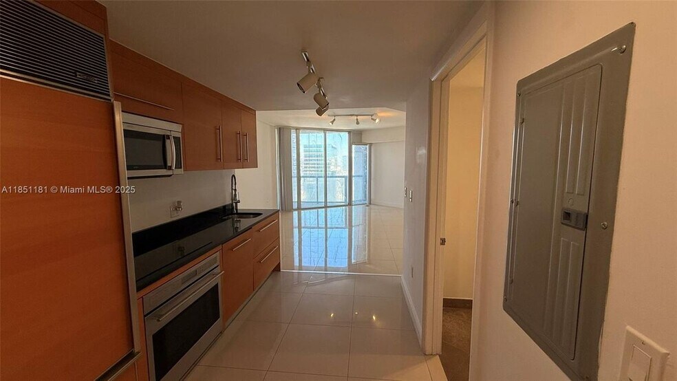 Building Photo - 475 Brickell Ave