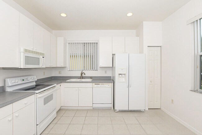 Building Photo - 522 SW Indian Key Dr
