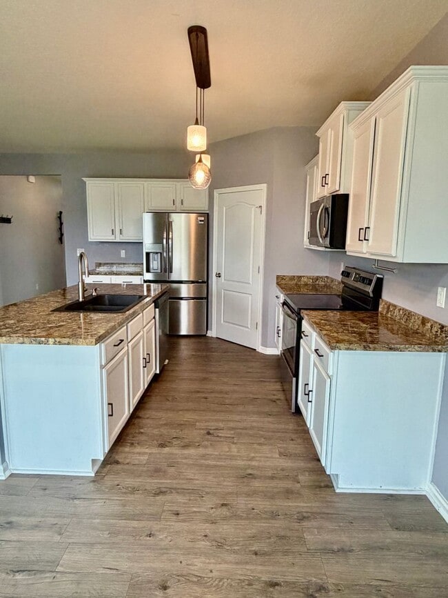 Building Photo - Spacious 5 Bedroom, 3 Bathroom Home with Flex Room, Loft & Pond View