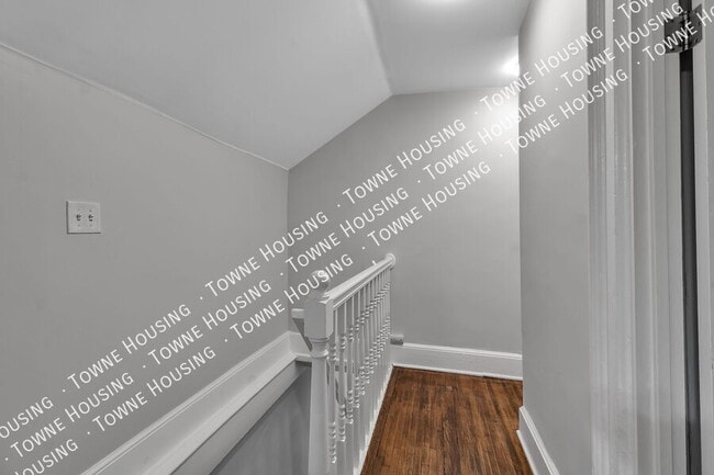 Building Photo - 105 Mariner St