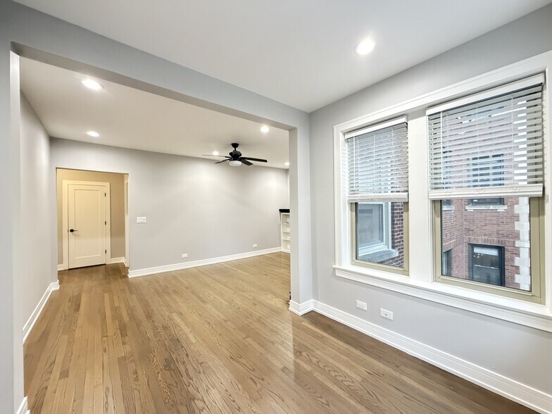 Building Photo - 5454 N Paulina St