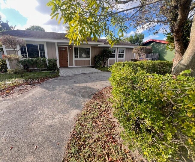 Building Photo - 803 SW 79th Ave