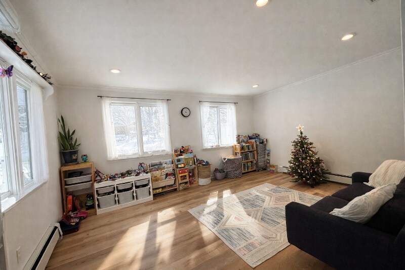 Building Photo - 23 Downing Pl