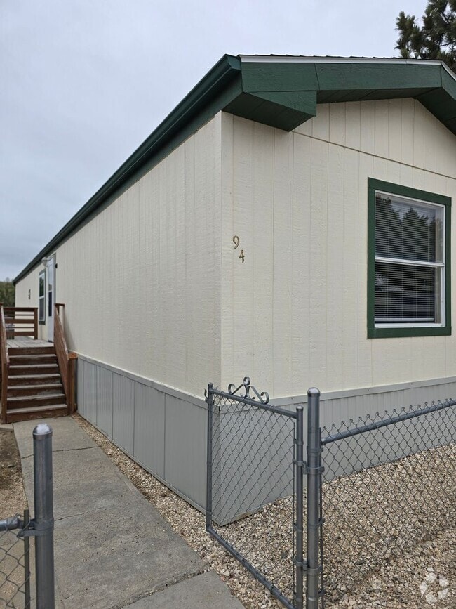 Building Photo - Affordable 3 bedroom 2 bathroom mobile home!