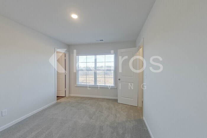 Building Photo - 2185 Banyan Cir
