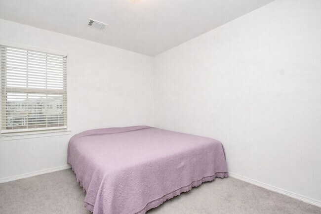 Building Photo - 22359 Auburn Cabin Ln