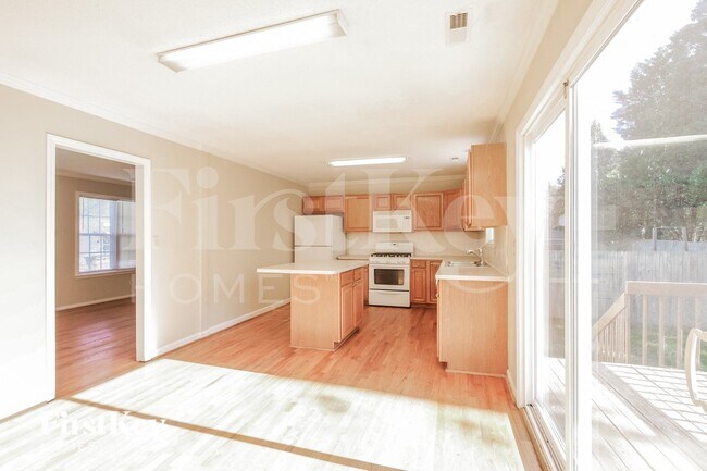 Building Photo - 2400 Devon Dr