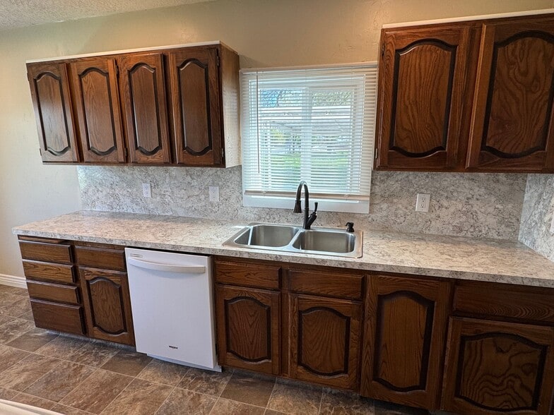 Building Photo - 5193 S 4700 W