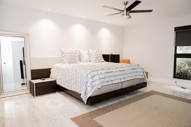 Building Photo - 5700 Coach House Cir