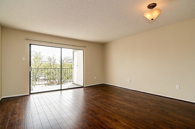 Building Photo - 2818 S Bartell Dr