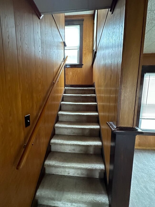 Building Photo - Spacious 3-Bedroom Home Near Jackson High ...
