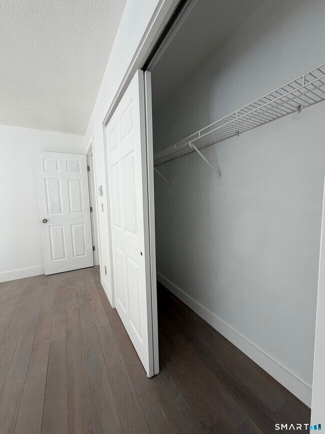 Building Photo - 410 Old Tolland Turnpike