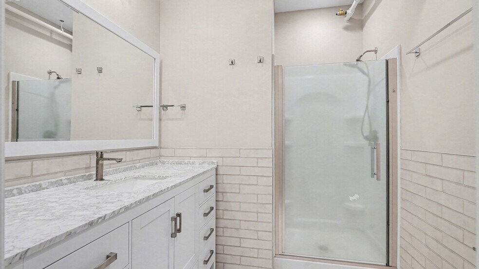 Building Photo - 115 S Main St