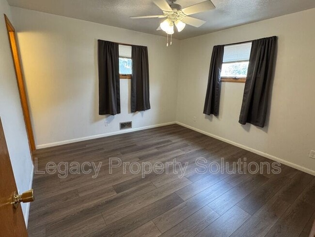 Building Photo - 609 N 29th St