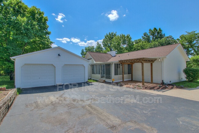Building Photo - 3025 Blackwood Dr